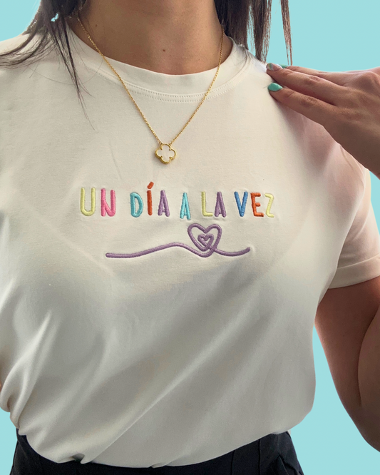 Un día a la vez T-Shirt