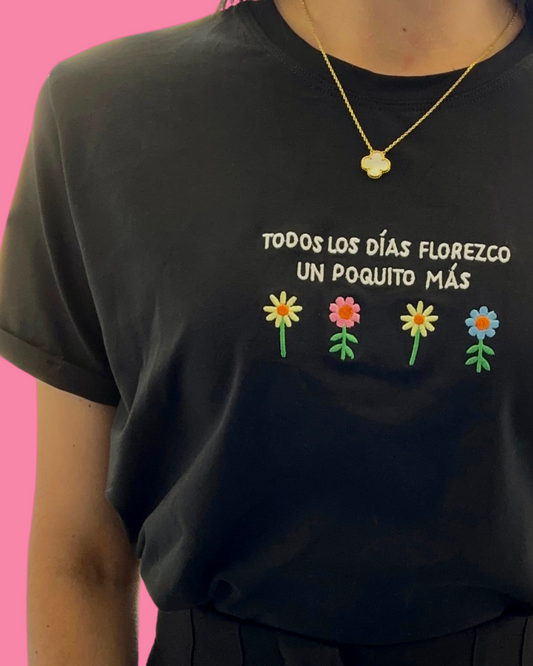 Todos los días florezco T-Shirt